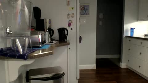 Snapshot of uncutabs123 chatting on December 17, 8:32 pm Buzz Bigcock online show from December 17, 8:32 pm