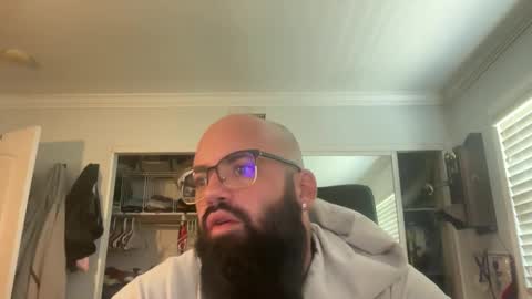 Snapshot of uncutbeard129840 chatting on October 16, 4:52 pm uncutbeard129840 online show from October 16, 4:52 pm