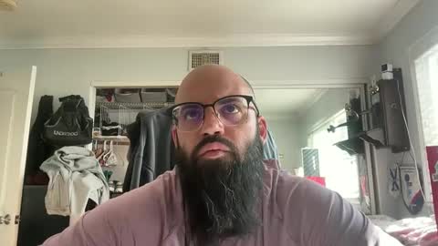 Snapshot of uncutbeard129840 chatting on October 27, 9:19 pm uncutbeard129840 online show from October 27, 9:19 pm