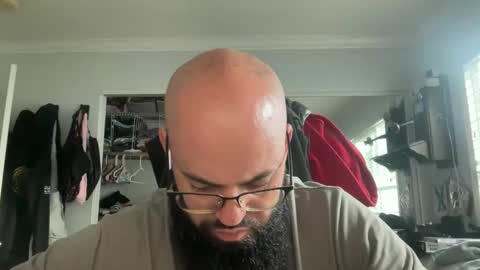 Snapshot of uncutbeard129840 chatting on November 6, 11:59 pm uncutbeard129840 online show from November 6, 11:59 pm