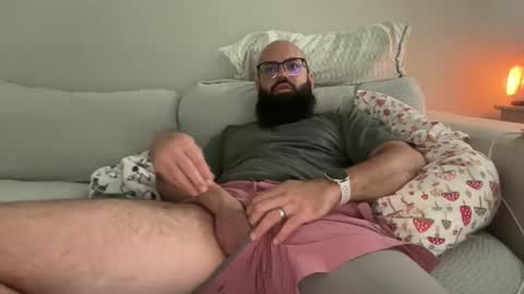 Snapshot of uncutbeard129840 chatting on November 15, 4:47 pm uncutbeard129840 online show from November 15, 4:47 pm