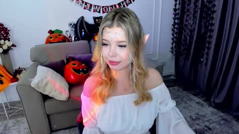 Snapshot of unforgettablalice chatting on October 31, 5:58 pm Alice online show from October 31, 5:58 pm