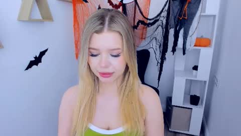 Snapshot of unforgettablalice chatting on November 2, 11:34 am Alice online show from November 2, 11:34 am