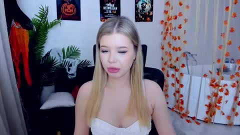 Snapshot of unforgettablalice chatting on November 4, 12:37 pm Alice online show from November 4, 12:37 pm