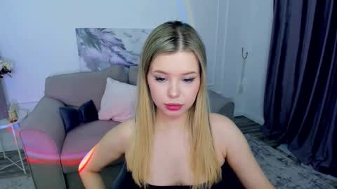 Snapshot of unforgettablalice chatting on November 19, 12:27 pm Alice online show from November 19, 12:27 pm