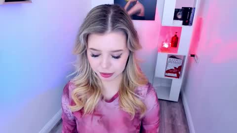 Snapshot of unforgettablalice chatting on November 28, 8:00 pm Alice online show from November 28, 8:00 pm