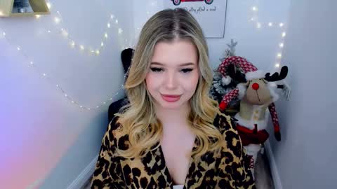 Snapshot of unforgettablalice chatting on December 13, 7:53 pm Alice online show from December 13, 7:53 pm