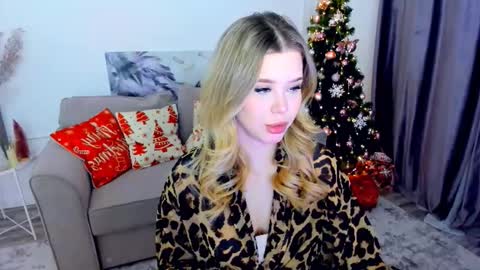 Snapshot of unforgettablalice chatting on December 14, 7:29 pm Alice online show from December 14, 7:29 pm