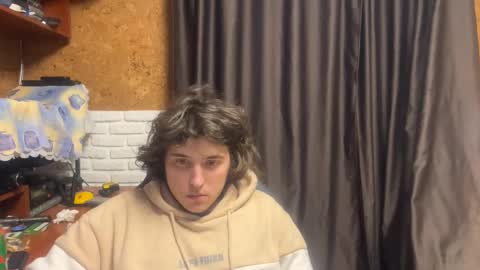 Snapshot of unholy_heat chatting on December 16, 10:59 pm Anri online show from December 16, 10:59 pm