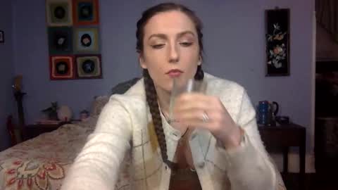 Snapshot of unicornfairy55 chatting on November 11, 5:18 am Lola Moonstone online show from November 11, 5:18 am