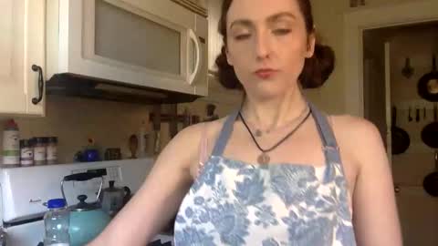 Snapshot of unicornfairy55 chatting on November 12, 5:57 pm Lola Moonstone online show from November 12, 5:57 pm