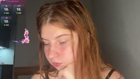 Snapshot of unicuty chatting on July 6, 5:26 pm Mila here online show from July 6, 5:26 pm