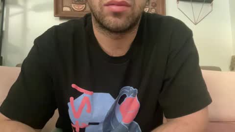 Snapshot of universalstudihoes chatting on December 23, 10:55 pm universalstudihoes online show from December 23, 10:55 pm