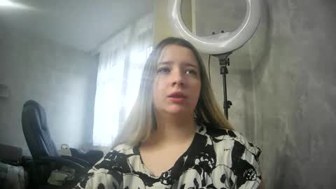 Snapshot of universeemily chatting on October 30, 6:04 am UniverseEmily online show from October 30, 6:04 am