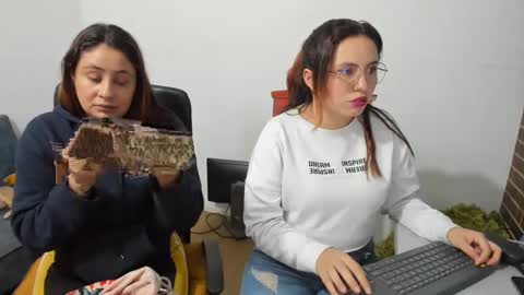 Kary and jhoa online show from March 4, 11:43 pm