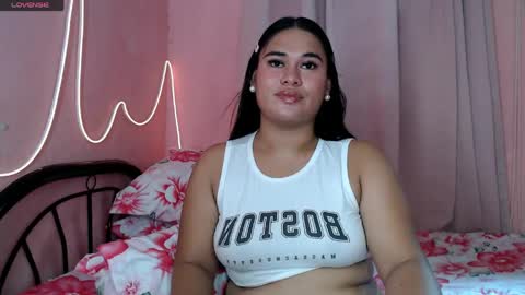 Snapshot of ur_baby_rebbecca chatting on May 6, 1:14 am SINGLE online show from May 6, 1:14 am