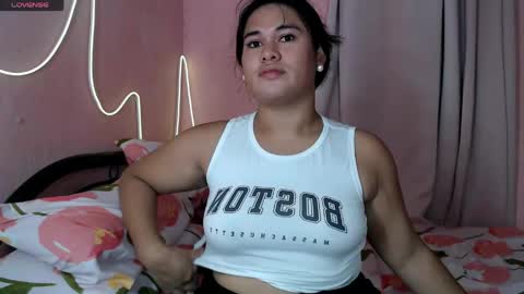 Snapshot of ur_baby_rebbecca chatting on May 17, 12:01 pm SINGLE online show from May 17, 12:01 pm