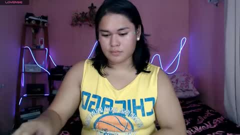 Snapshot of ur_baby_rebbecca chatting on June 1, 12:18 pm SINGLE online show from June 1, 12:18 pm