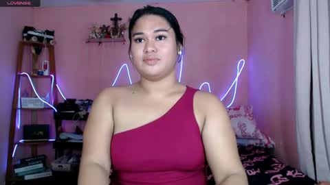 Snapshot of ur_baby_rebbecca chatting on June 2, 12:56 am SINGLE online show from June 2, 12:56 am