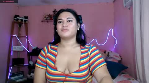 Snapshot of ur_baby_rebbecca chatting on July 2, 12:43 am SINGLE online show from July 2, 12:43 am