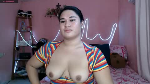 Snapshot of ur_baby_rebbecca chatting on July 19, 2:48 am SINGLE online show from July 19, 2:48 am