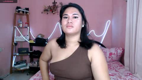 Snapshot of ur_baby_rebbecca chatting on July 21, 12:02 am SINGLE online show from July 21, 12:02 am