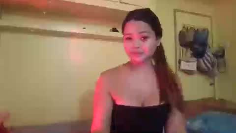 Snapshot of ur_cristal chatting on July 20, 9:23 am ur_cristal online show from July 20, 9:23 am