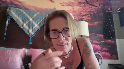 Snapshot of ur_daylee_dose chatting on February 7, 10:35 pm Ur Daylee dose online show from February 7, 10:35 pm