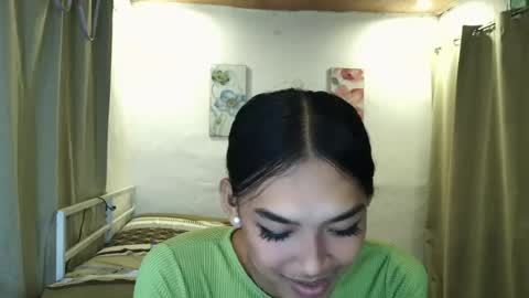 Snapshot of ur_dazzlingmorenaxx chatting on July 28, 3:21 pm ur_dazzlingmorenaxx online show from July 28, 3:21 pm