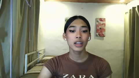 Snapshot of ur_dazzlingmorenaxx chatting on August 3, 5:06 am ur_dazzlingmorenaxx online show from August 3, 5:06 am