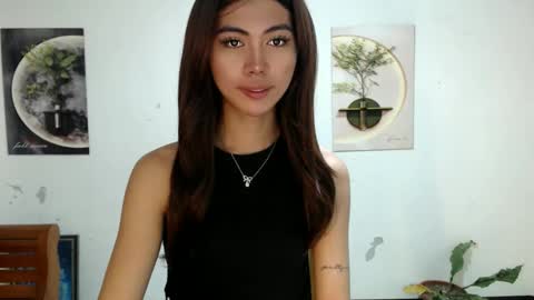 Snapshot of ur_extra_petite chatting on May 26, 8:16 pm online show from May 26, 8:16 pm
