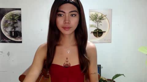 Snapshot of ur_extra_petite chatting on May 31, 8:21 pm online show from May 31, 8:21 pm