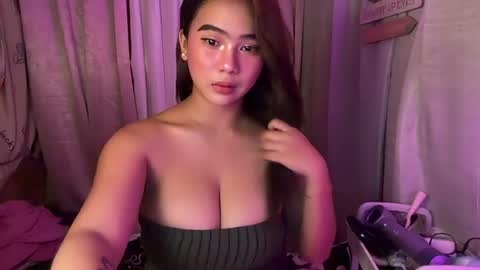 Snapshot of ur_hot_sexy_lucy chatting on June 21, 11:24 am Lucy online show from June 21, 11:24 am