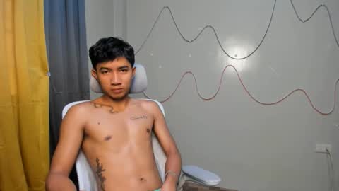Snapshot of ur_hottestjonny chatting on May 4, 11:45 pm jonny online show from May 4, 11:45 pm