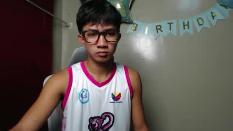 Snapshot of ur_hottestjonny chatting on June 3, 9:42 pm jonny online show from June 3, 9:42 pm