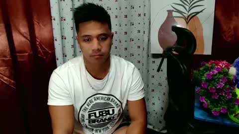 Snapshot of ur_pinoydave chatting on December 11, 9:23 pm Dave online show from December 11, 9:23 pm
