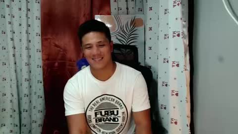 Snapshot of ur_pinoydave chatting on February 8, 6:12 am Dave online show from February 8, 6:12 am