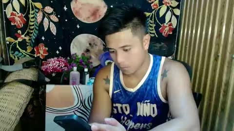 Snapshot of ur_pinoydave chatting on December 22, 7:05 am Dave online show from December 22, 7:05 am