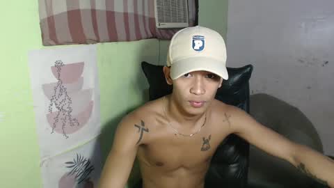 Snapshot of ur_raffy chatting on February 14, 12:51 am ur_raffy online show from February 14, 12:51 am
