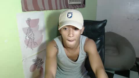 Snapshot of ur_raffy chatting on February 15, 6:12 am ur_raffy online show from February 15, 6:12 am