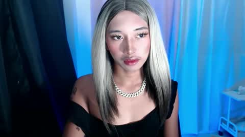 Snapshot of ur_sexyllie chatting on November 9, 3:10 pm Ellie online show from November 9, 3:10 pm