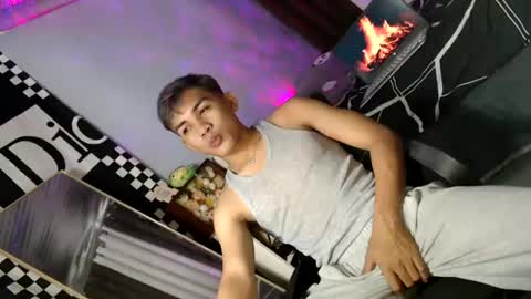 Snapshot of ur_shan21 chatting on July 4, 5:57 am ur_shan21 online show from July 4, 5:57 am