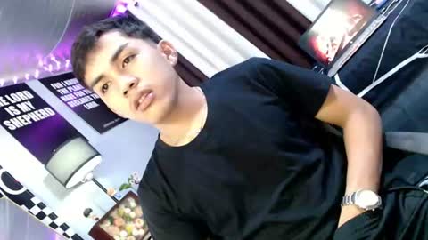 Snapshot of ur_shan21 chatting on August 4, 7:33 am ur_shan21 online show from August 4, 7:33 am