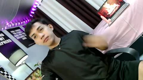 Snapshot of ur_shan21 chatting on August 6, 6:43 pm ur_shan21 online show from August 6, 6:43 pm
