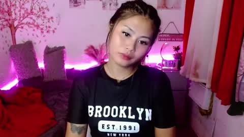 Snapshot of ur_ultimatedreamgirlxoxo chatting on June 30, 1:01 pm HelloIm Girly online show from June 30, 1:01 pm