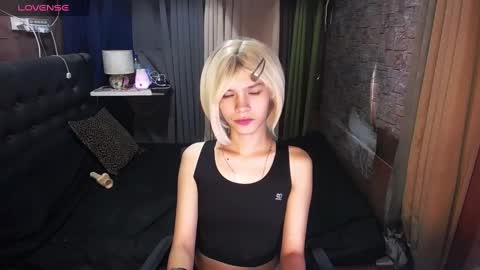 Snapshot of ur_xpensivecandy chatting on February 4, 10:34 pm megan online show from February 4, 10:34 pm