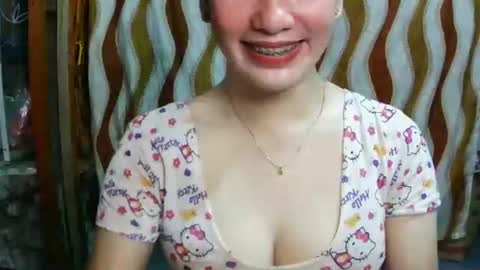Snapshot of ur_yassy chatting on May 13, 10:34 am ur_yassy online show from May 13, 10:34 am