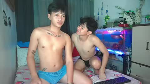 Snapshot of ur_younngtwinkxxx chatting on May 3, 3:18 pm Ken online show from May 3, 3:18 pm