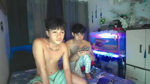 Snapshot of ur_younngtwinkxxx chatting on May 11, 4:29 am Ken online show from May 11, 4:29 am
