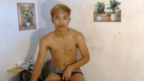 Snapshot of urasian_jomarie chatting on June 29, 2:40 am urasian_jomarie online show from June 29, 2:40 am